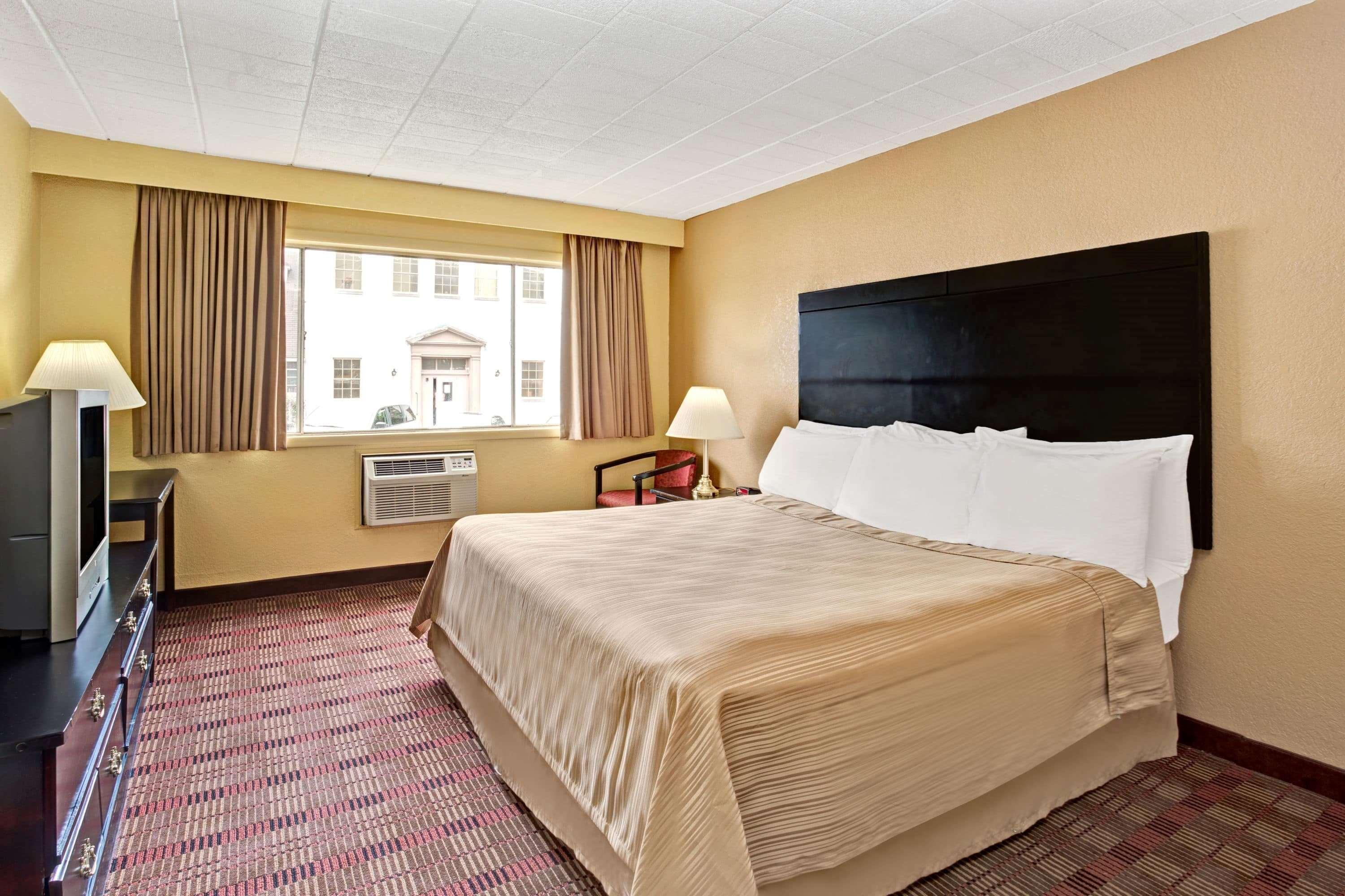 Howard Johnson By Wyndham Pikesville Εξωτερικό φωτογραφία