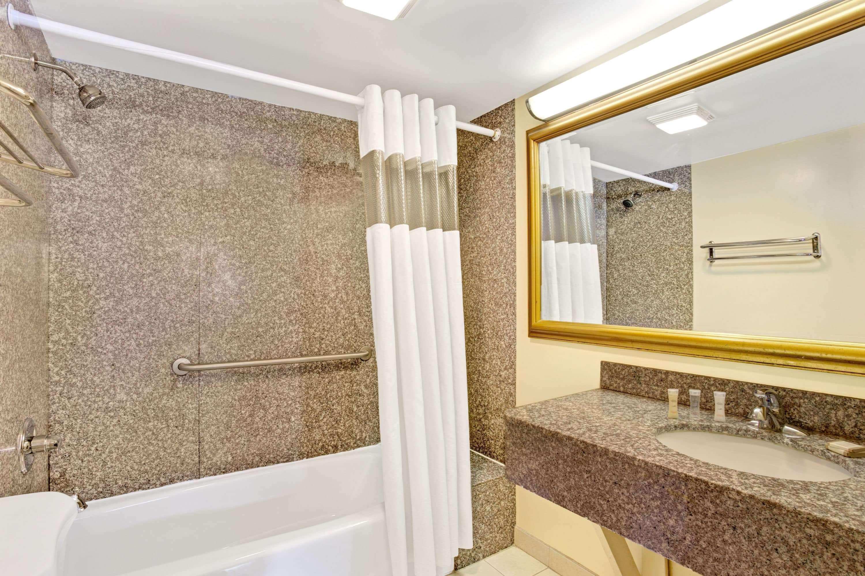 Howard Johnson By Wyndham Pikesville Εξωτερικό φωτογραφία